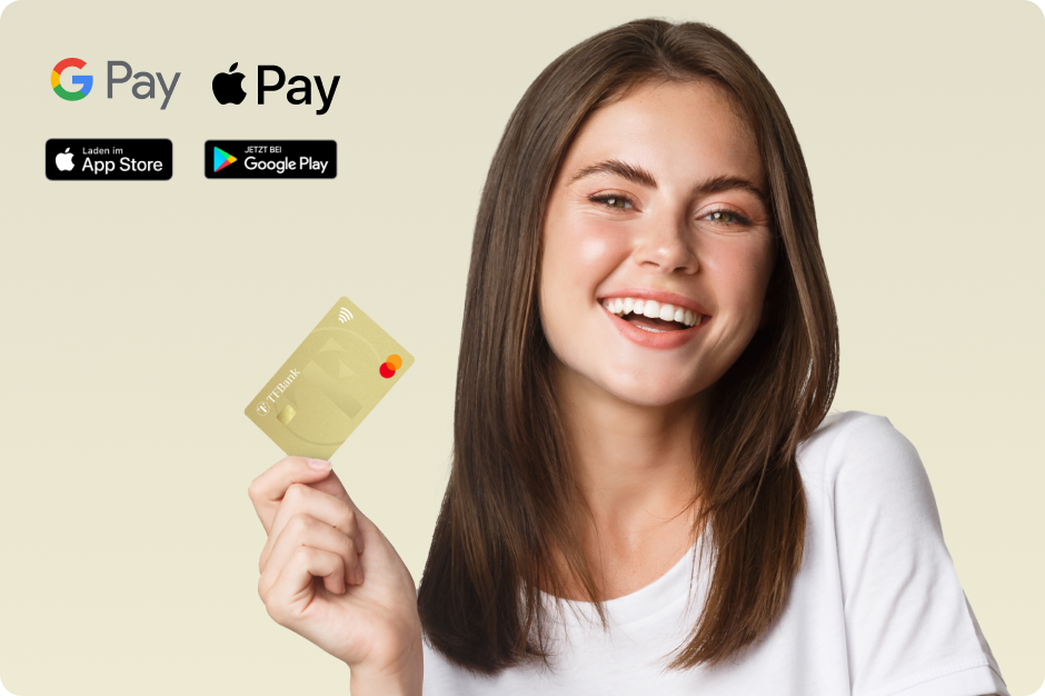 Eine lächelnde Frau hält hält die TF Mastercard Gold in der Hand und schaut in die Kamera. Im Hintergrund ist das Google Pay und das Apple Pay Logo angebildet.